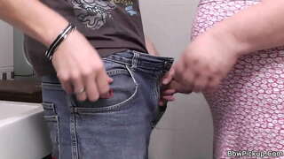 Fucked एक topline एक चरबी गांडीचे भोक