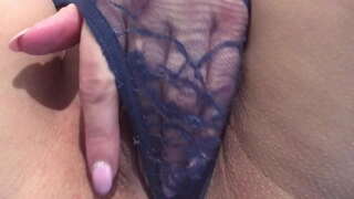 Ее киске нужен член. Крупный план