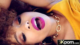 Көпчүлүк Задница Кара Красотки Подпрыгивает карата Члене