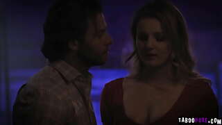 Шањвонї красотка Элиза Эвс буд, ки зрелому жеребцу засунуть дар он сладкую булочку худро пульсирующий узви