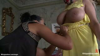 Brunetka trochu domina Sandra Romain biče, velký prsa, vysoký, blondýnka, české lesbičky otrok Angel Wicky pak anální šuká ji v bondage lano s popruhem na kohout