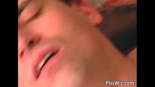 Нас бие гүйцсэн шаргал slut sucks хойлог, авдаг