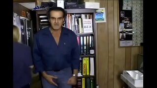 Yr wyf yn talu ar gyfer y gwasanaeth mewn ffordd arall...